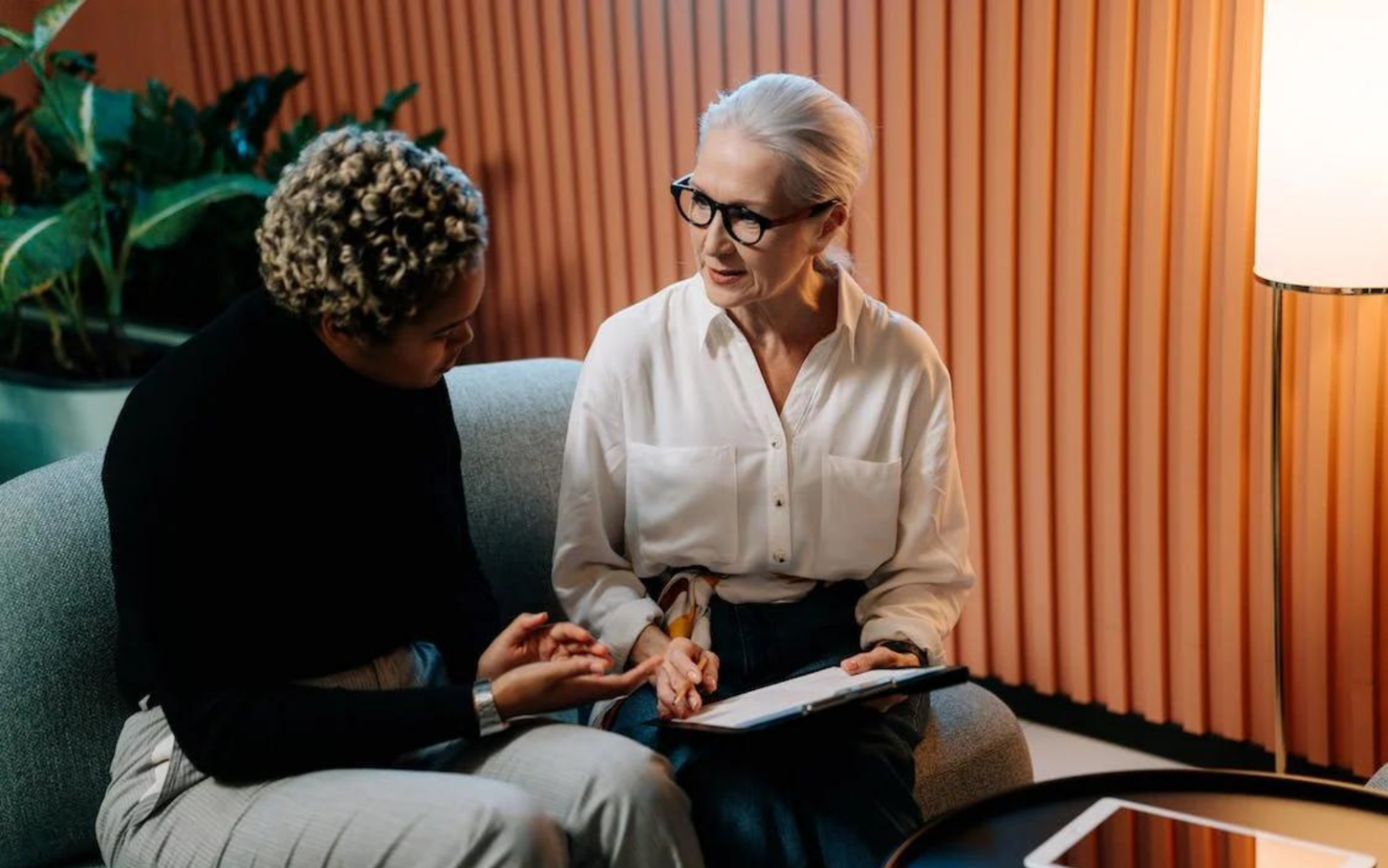 Two women chatting discussing recruiting in IT