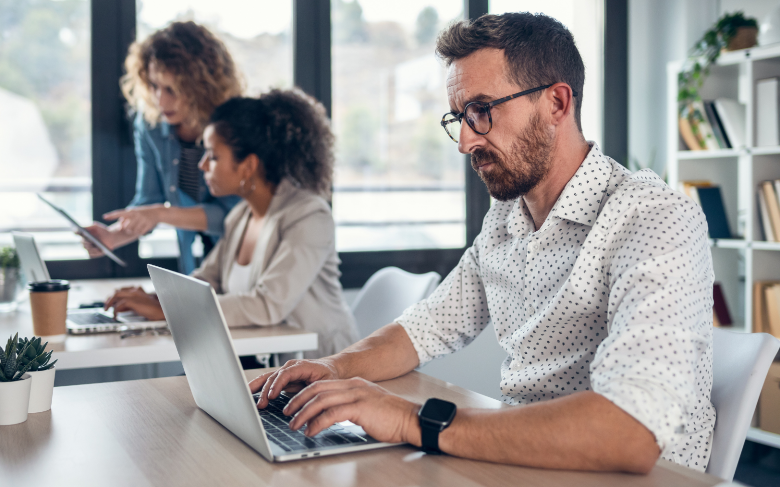IT professional in an office environment as the demand for IT contractors is rising